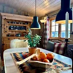 Casa de Férias Family-friendly At With Trails, Sauna And Fireplace