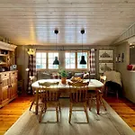 Family-friendly At With Trails, Sauna And Fireplace Casa de Férias Sjusjøen